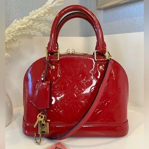 ❌SOLD❌🎀 Louis Vuitton Pre-Owned
2015 Monogram Vernis Alma BB satchel